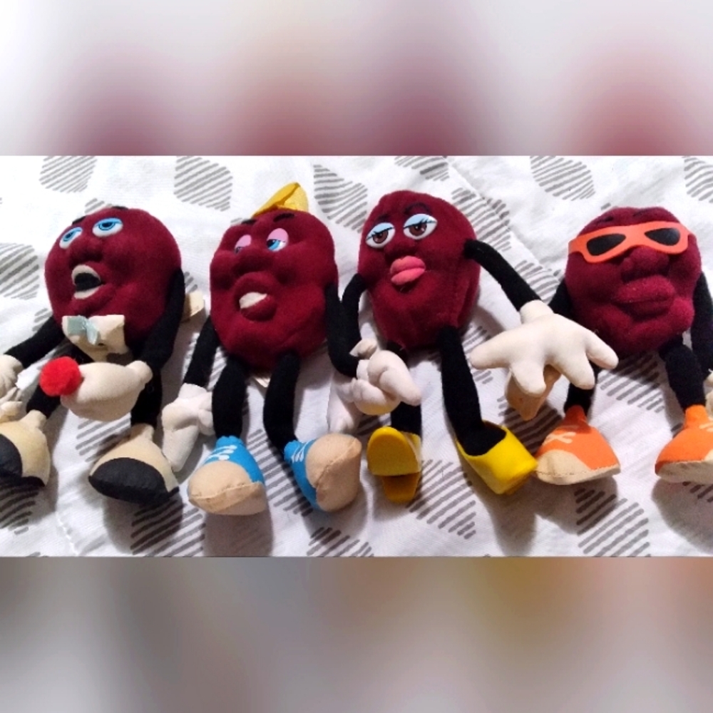 Set of Four 1988 California Raisins Hardees Poseable figures, Vintage!